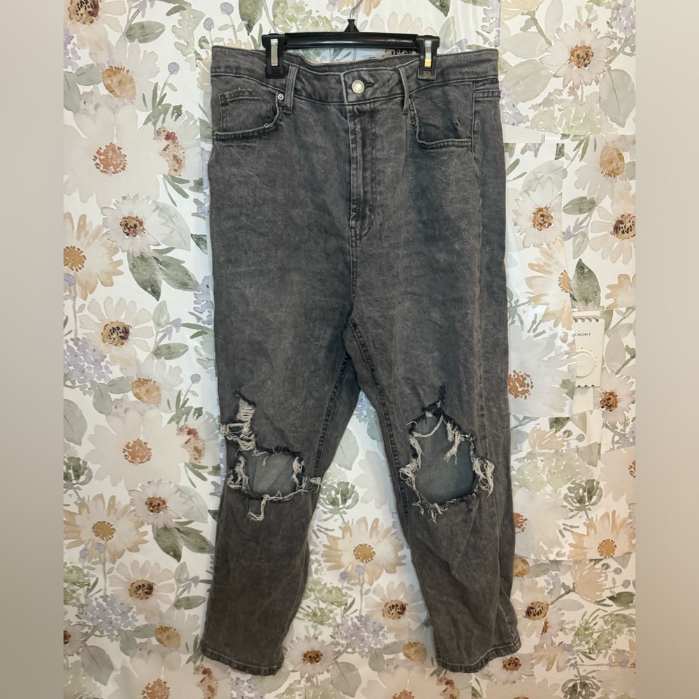 Distressed wild fable highest rise mom jeans 🛍